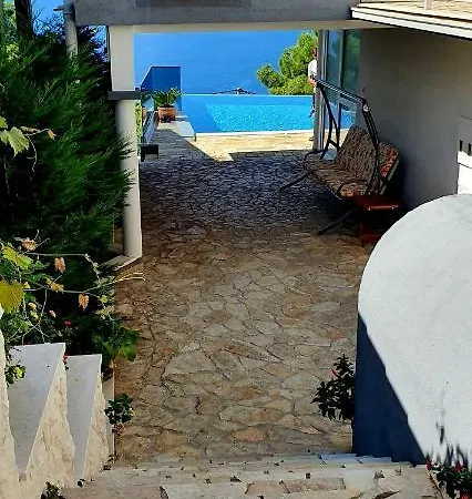 Neu! Lucic Omis, Beheizter Privater Pool Und Jacuzzi, Blick Uber Adria * Stanici