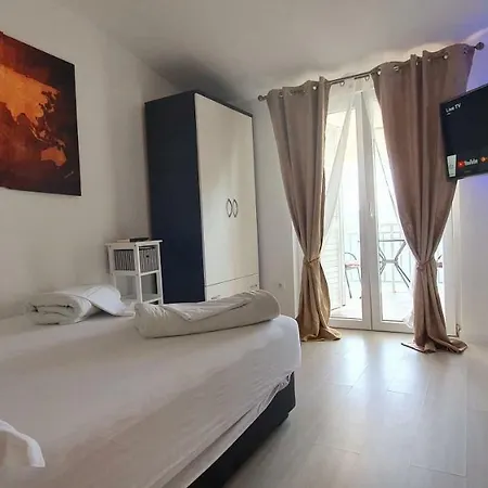 Neu! Lucic Omis, Beheizter Privater Pool Und Jacuzzi, Blick Uber Adria Stanici